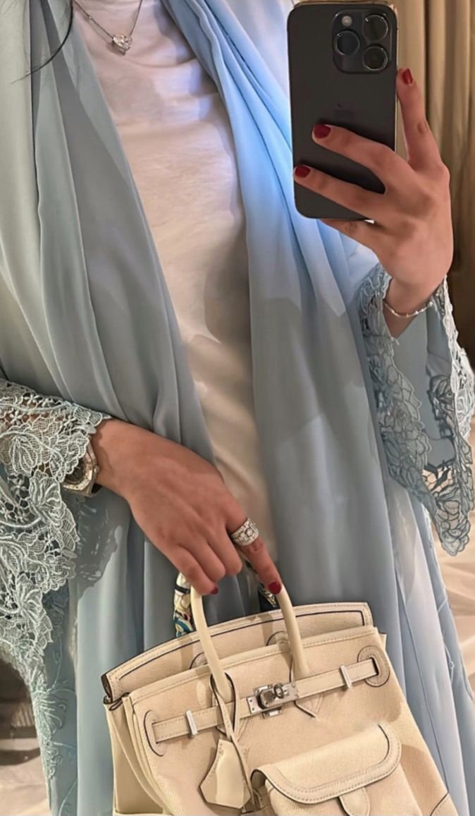 بعيوني أشوفك أحلى من الدنيا وما فيها

#مساء_الخير