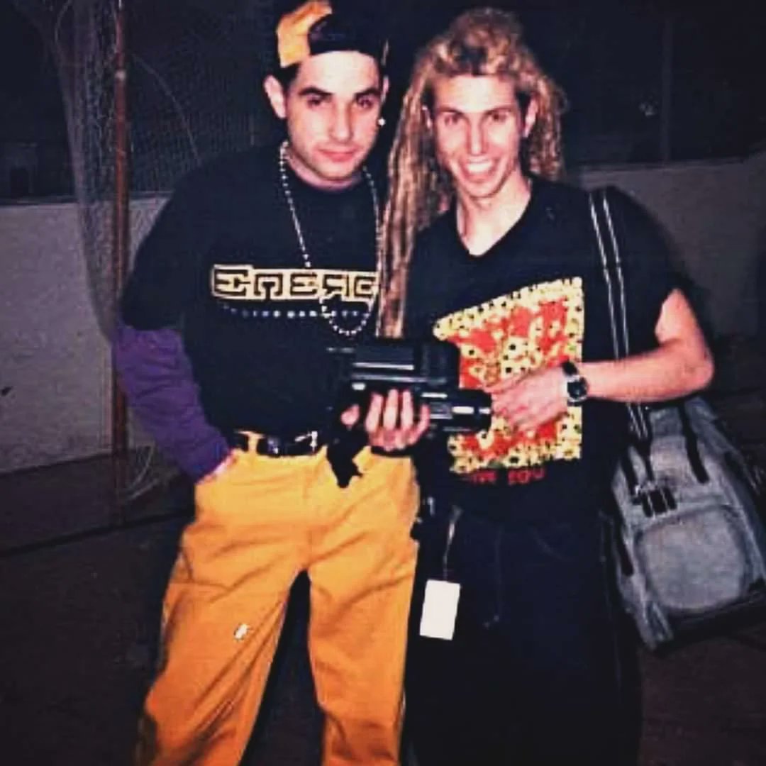 Frankie Bones and Josh Wink - 1994

#oldskool #rave #80s #90s    

📷⬇️
reddit.com/r/OldSchoolCoo…