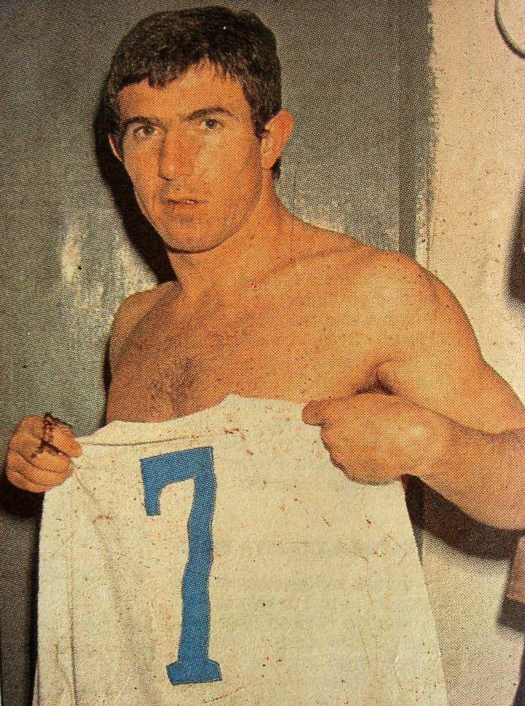 Iñaki Bustos (@inakibustos) on Twitter photo Me pongo la Blanca del 7 y no muere el Genio. Illa, Illa, Illa Juanito Maravilla! 
#Juani7oE7erno Me pongo la Blanca del 7 y no muere el Genio. Illa, Illa, Illa Juanito Maravilla! 
#Juani7oE7erno