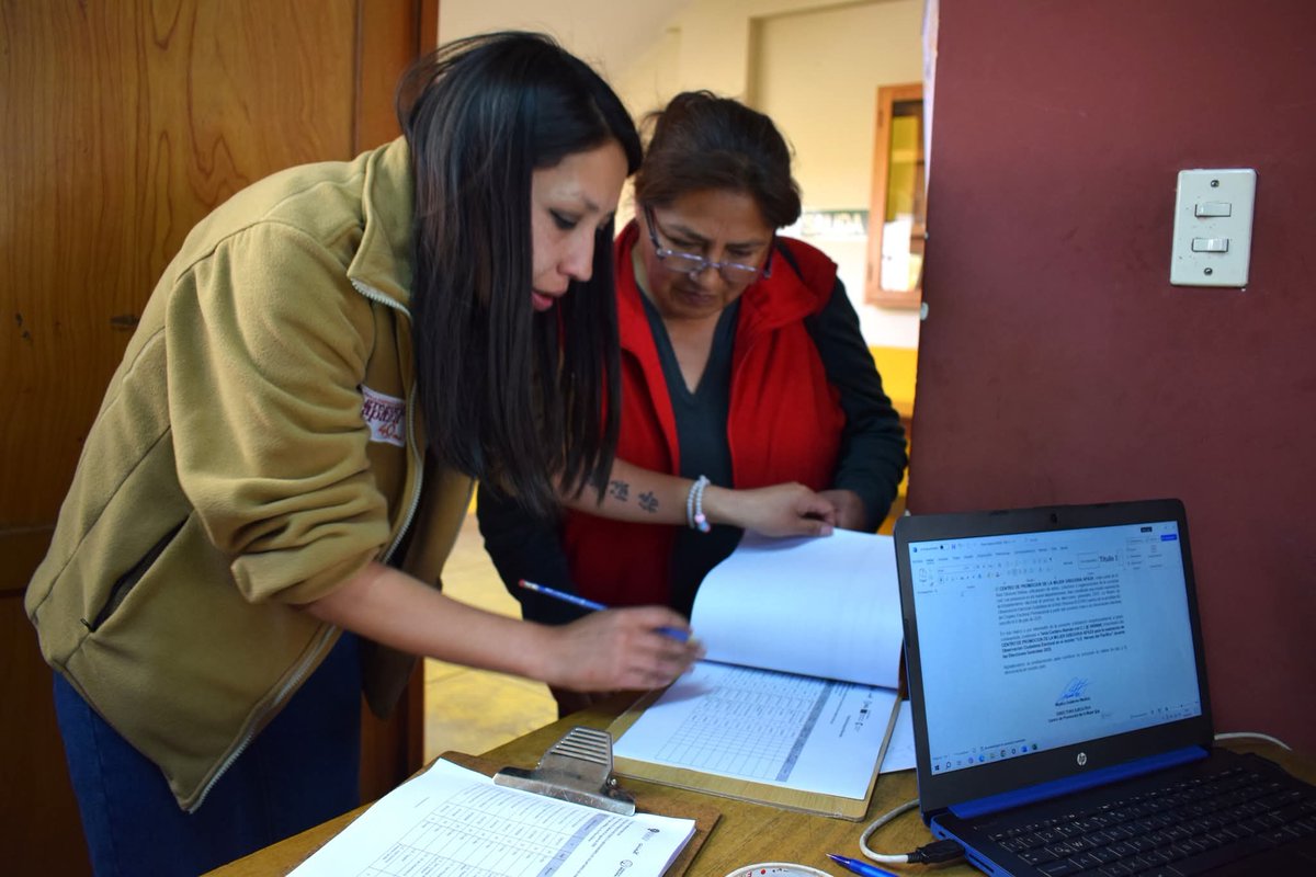 A solo 2 días de las #EleccionesNacionales2025, afinamos los últimos detalles junto a nuestras y nuestros observadores en El Alto y La Paz. Serán 200 personas que estarán desplegadas en 50 recintos electorales, registrando los hitos más importantes de la jornada
#ObservaBolivia