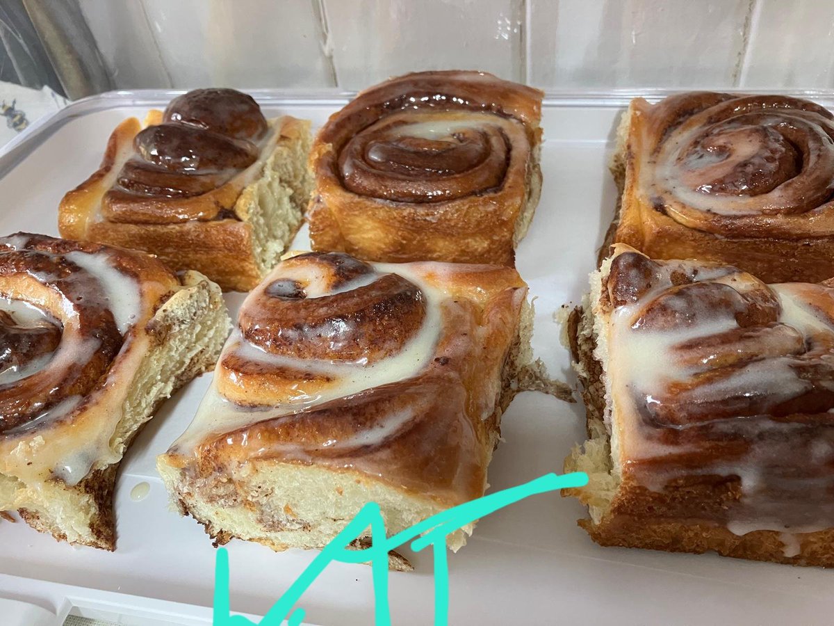 TowerTeas's tweet image. #cinnamon and #apple #bun   dipped in a #hotchocolate   oh yes please , #SaturdayVibes @watertowerteas
