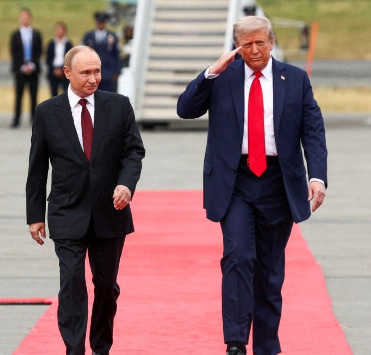 FalangaGiovanna's tweet photo. A' Vlad non so tu ma io c'ho un mal di testa... saranno state tutte le e chiacchiere che ho fatto
#TrumpPutinSummit
#Alaska #AlaskaMeeting #putin #Trump #Ancorage https://t.co/qXSYpnj7yZ