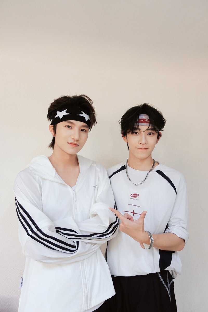 momentianyi's tweet image. #LuoYan #罗言
#LiXijie #李曦杰
#HuangWenjin #黄文锦
#BaiYuanhao #白元昊
#LiuZeheng #刘泽亨 #Allen
#CIIU #CLOSERTOYOU  
#奔赴少年 #奔赴少年CIIU #JYP