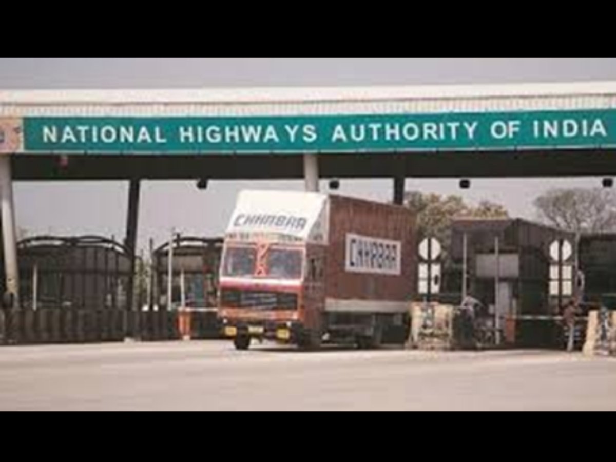 psuconnect's tweet image. NHAI unveils FASTag Annual Pass at 1,150 Toll Plazas Nationwide...

Read more-👇 
psuconnect.in/ministry-of-in… 

#NHAIFASTag #IndependenceDay2023 #TollPlazaInnovation #RoadTransportRevolution #AnnualPassSuccess @NHAI_Official