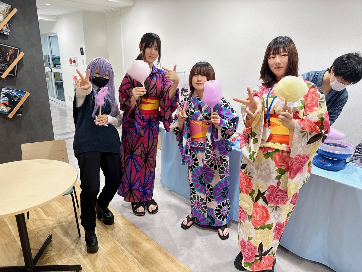 先日福岡テック夏祭りを
開催しました🍉🌊

体験授業はもちろん
かき氷や綿菓子コーナー🍧

縁日やApplevision Pro体験会など
盛りだくさんの内容で
みんなで楽しみました😋

当日は先輩たちが
浴衣を着てお出迎え👘✨

ばっちり似合ってました🙌🏻😉