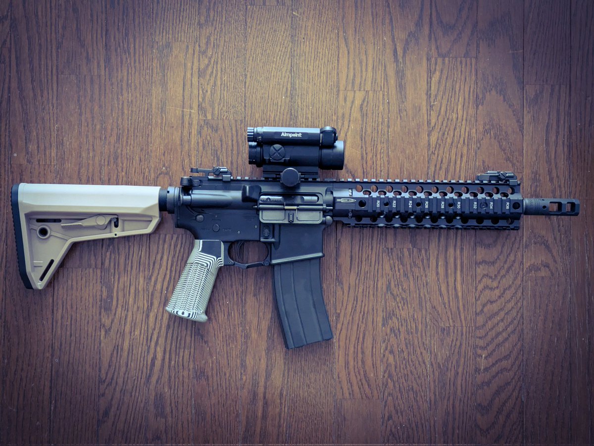1911Rainbow's tweet photo. 光学とハンドガード来ないからとりあえずストックだけ交換。めっちゃ構えやすくなった https://t.co/URy8OXgvoT