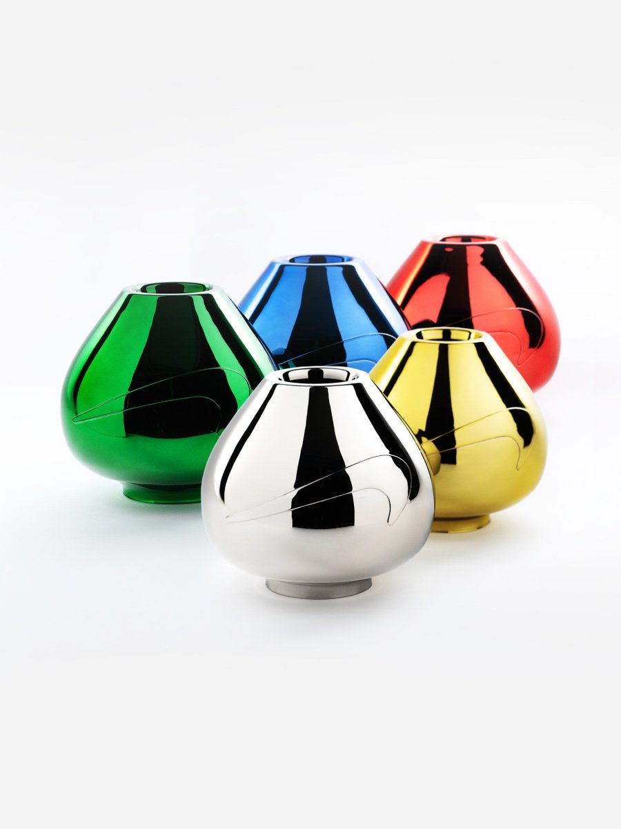 Ai Weiwei &amp; Avant Arte launch time-limited edition of iconic vase sculpture. 
fadmagazine.com/2025/08/14/ai-… <a href="/aiww/">艾未未  Ai Weiwei</a> @Avant_Arte