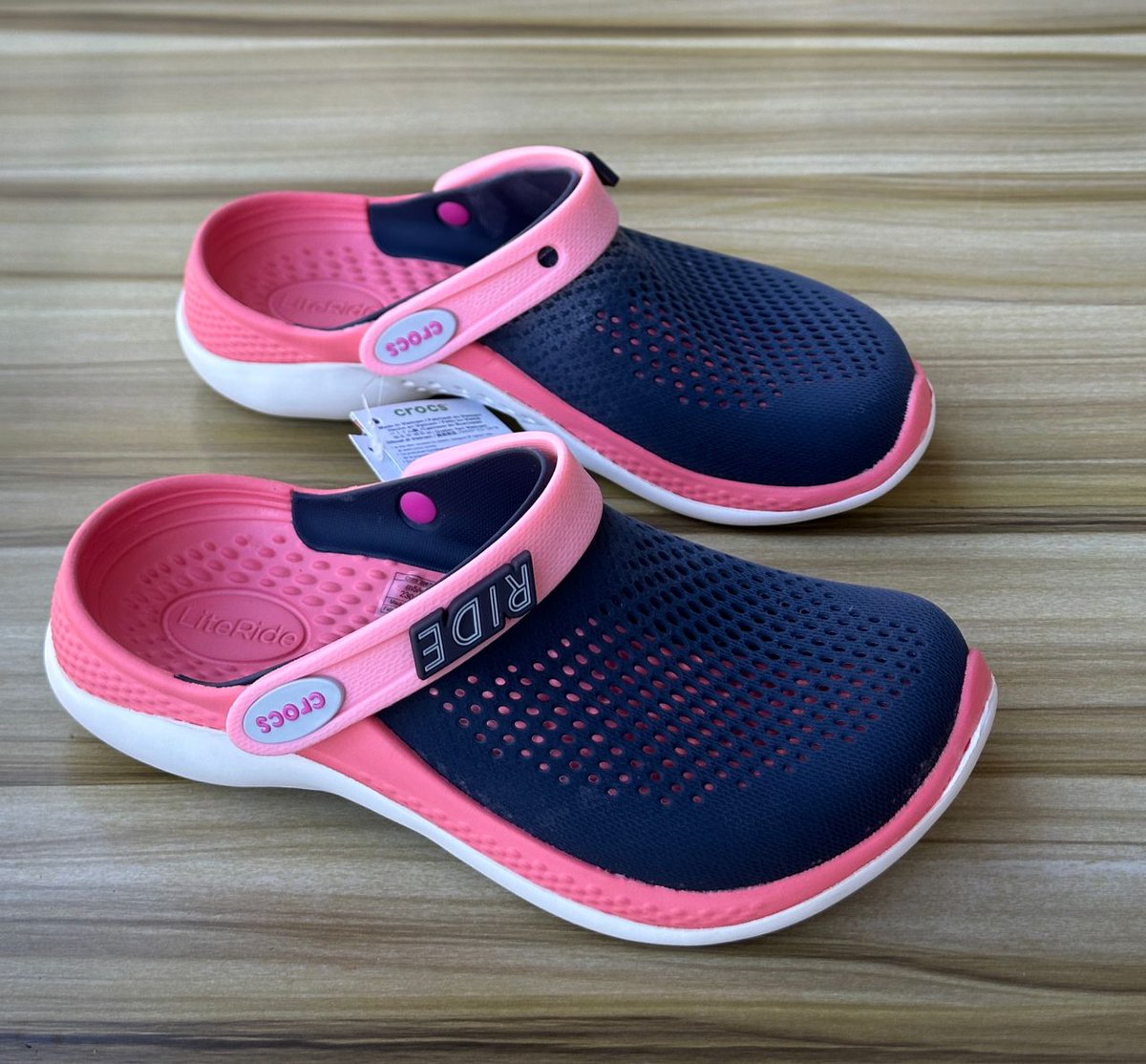 X_gee9's tweet image. CROCS ORIGINAL KWA BEI NAFUU 

🏷 Bei:  40,000/= 

📐 Size:  37. 38. 39. 40. 41.42.43.44 &amp;amp; 45

📍 Location:   Kariakoo Msimbazi, Karibu na Bank ya NMB 

📞 Piga/WhatsApp: +255 769 996 448