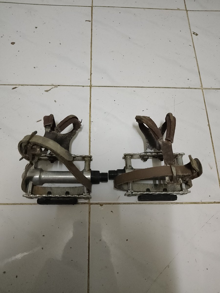 autobike__'s tweet photo. wts pedalset kondisi normal 150k cod bintaro jaksel, wa 089636223008 #fnfjb https://t.co/jsAXWnL7aj