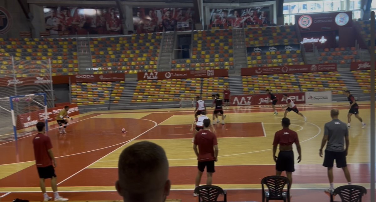 oatessosimples's tweet photo. Was a pleasure to watch the Cartagena futsal lads train and play . And what a great Arena . ❤️ https://t.co/pPY07YK69C