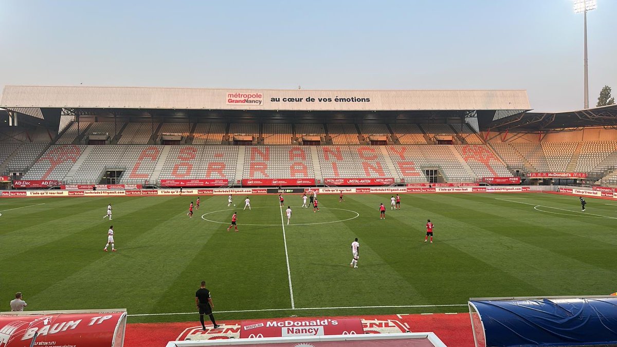 C'est bizarre qu'il n'y ait pas de supporters au match. Engageons-nous tous pour éviter que cela ne se reproduise