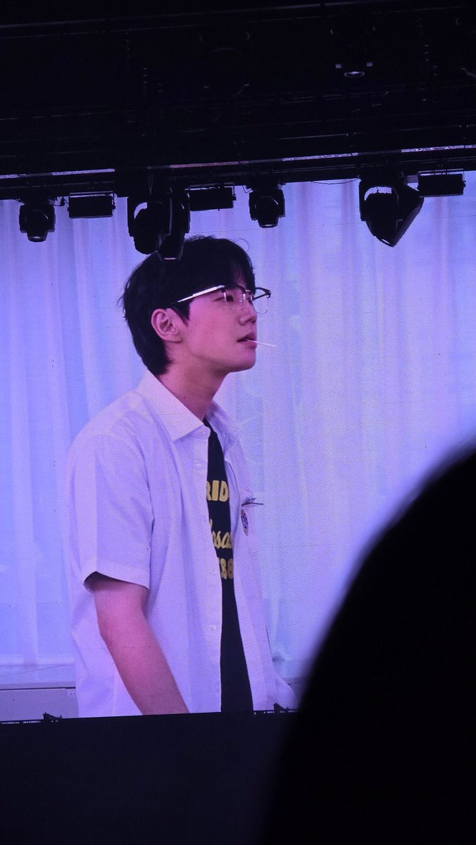 ssshippppp's tweet photo. 하복 금성제를 시발 줬다고 진짜로?????????? https://t.co/qildfpJB7V