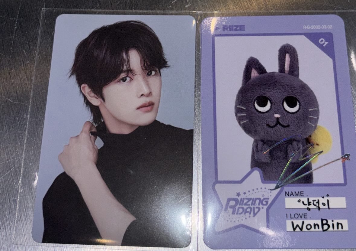 Armynay2's tweet photo. ใบละ 100฿ ค่า (35฿ ลทบ/40฿ ems) #ตลาดนัดน้องข้าว #ตลาดนัดrize https://t.co/44AOsUX9ab