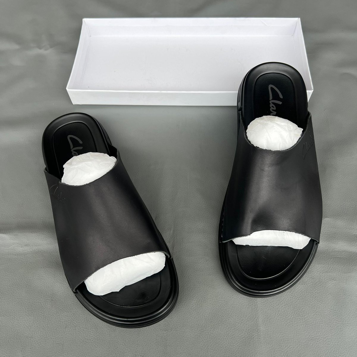 X_gee9's tweet image. VIATU  ORIGINAL KWA BEI NAFUU 

🏷 Bei:  65,000/= 

📐 Size:  40. 41.42.43.44. &amp;amp; 45

📍 Location:   Kariakoo Msimbazi, Karibu na Bank ya NMB 

📞 Piga/WhatsApp: +255 769 996 448