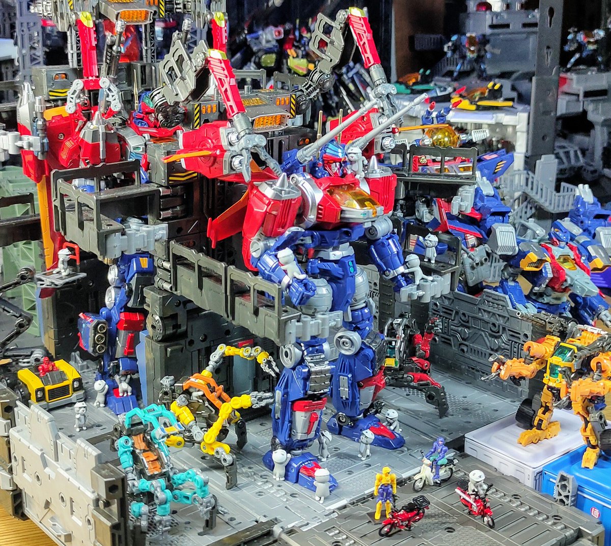 vlnwXs8o2jaHSa2's tweet image. 仕事猫を増員しました😺
今回のはより整備員っぽいポーズなのでバトルスメンテが捗る捗る🔧
#ダイアクロン