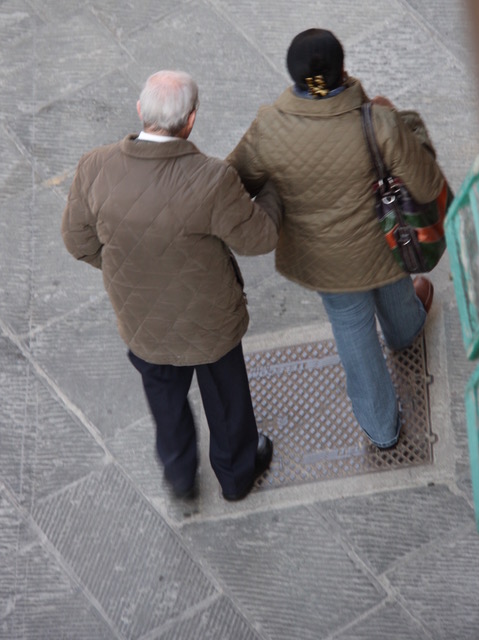 📻大矢麻里 ラジオ出演。  明日 8月17日(日) 早朝 ５時４２分頃から NHK第1『マイあさ！』海外マイあさだよりに出演します。テーマは【イタリアの高齢化社会を支える外国人ヘルパー】 ネットラジオらじる★らじる で同時放送＋1週間は「聴き逃し」サービスも  #イタリア #NHKラジオニュース #NHKラジオ