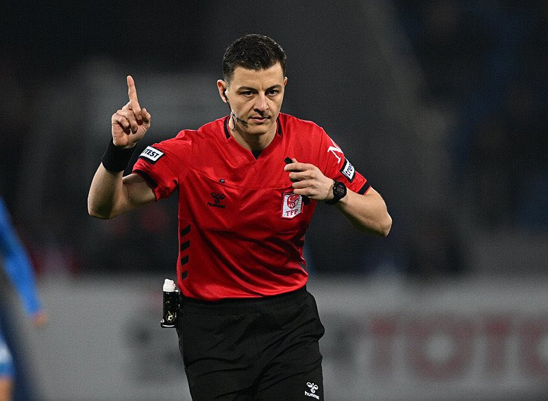 Ozan Ergün seni yolda görsem tanımam, he ikide yüzüne tükürmek isterim o ayrı. Verdiğin faullerle Karagümrüğin ataklarını kestin, gs vermediğin kartlarda hiç mi içiz sızlamadı. Sen demi hemen ortama uydun. Korkma haftayada maçın garanti ama o aynaya baktıkça kendi yüzüne tükür