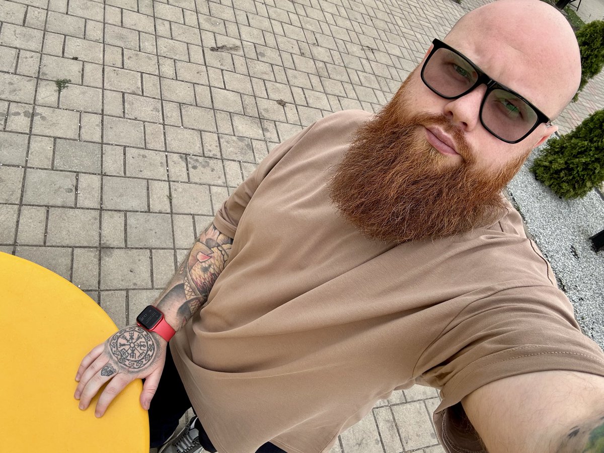 Спробуємо інакше. Привіт, це я і мені через 2 тижні 34 роки, це буде мій 4-й день народження на війні.

Я прошу допомогти до дня народження назбирати на аеростат для взводу зв'язку батальйону безпілотних систем, який зараз у мене в підпорядкуванні та забезпечує зв'язок на тому