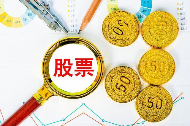 aiwangupiao's tweet photo. 炒股炒到最后，你会明白这11条最扎心的规律！

当你真的静下心来研究股市，就会慢慢明白一些“没人教，但必须懂”的真相：

1、节假日前，先减仓
不管行情多好，节前一周减仓甚至空仓，你会睡得更踏实——市场最怕的，就是“你休息，庄家搞事”。

2、每个板块都有龙头，通常就4个
选错方向，努力白费。盯住最强的那几个票，涨得快、回得少、换手足，才是主力真爱。

3、散户资金不大，一年抓一次主升浪就够了
别想着天天满仓博弈，行情不是天天有。一波赚够，其他时间就等。

4、大盘暴跌日，是选股的好时机
别人恐慌你冷静，但记住：别追涨，抄底永远比跟风更值钱。

5、洗盘 vs 出货：关键在于成交量
缩���大概率是洗，放量多半是跑。记住一句话：洗盘不放量，放量不洗盘。

6、成交量，是股票的“心跳”
低位缩量，��醒了；低位放量，可以上；高位放量，基本该下车了。

7、碰到重大利好，不涨就跑
利好兑现是风险，不兑现是陷阱。高开高走你可以观望，高开低走就别犹豫，先落袋。

8、K线是语言，量能是底气，趋势是方向
三者合一才稳。如果只有K线在表演，量和趋势都没跟上，小心“仙人跳”。

9、K线看形态，更要结合位置
大阳大阴看力度，十字星看情绪，但真正有效的是形态 + 位置 + 成交量配合。

10、量能才是行情的发动机
上涨要放量，缩量拉升是假动作；下跌缩量是洗盘，放量下跌是赶人下车。

11、趋势决定命运，不要逆势交易！
别跟趋势对着干，均线朝上就大胆做多，均线朝下就保命要紧。

炒股多年才明白：技术是门手艺，心态才是修行。

如果你也有同感，记得收藏、点赞���我们一起在市场里活得更久、走得更远！收起