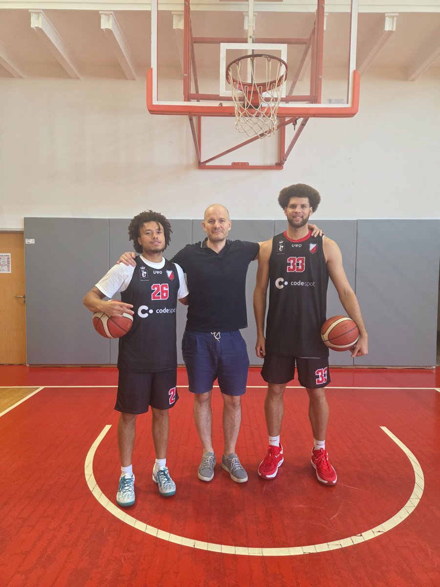 Takich dorodnych milusińskich nie jest łatwo ściągnąć do Warszawy...tu nie wybieramy jak trener Popiołek z katalogu Louis Vuittona #1lkosz