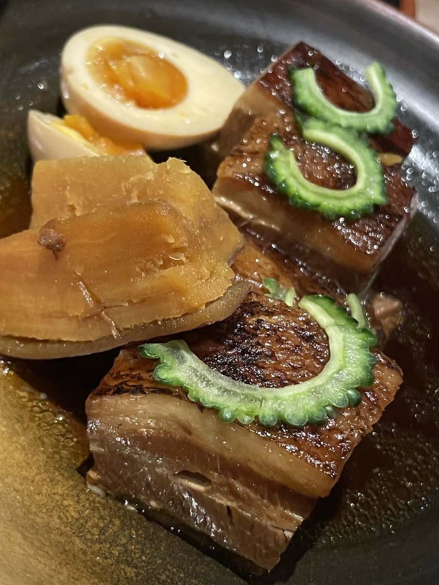 ふほほ肉🎵コミケ1日目お疲れ様でした！おかげさまで新刊完売御礼で御座います🙇次回はちゃんとした厚さの本出しますね！これより打ち上げに突入す‼︎‼︎
