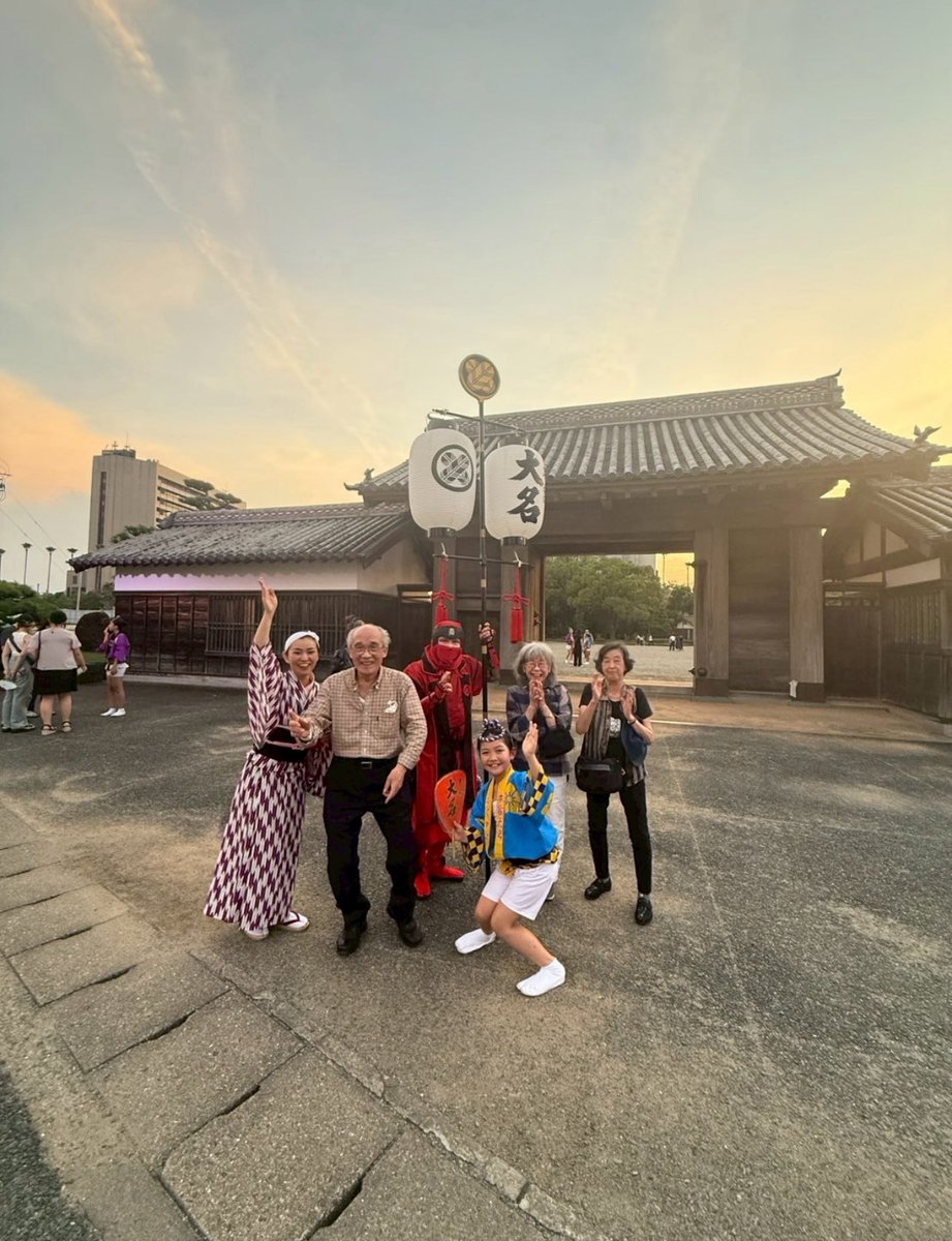 阿波踊り最終日も沢山の観光客の皆様、それと踊り子も盛り上がり、２２時の道路規制が終わるまで一緒になって踊り続けていました✨
ヘトヘトになるまでストレス発散して帰ったはずです😊
また来年もお盆は徳島の阿波踊りにいらして下さい✨✨
#お盆
#阿波踊り
#最終日