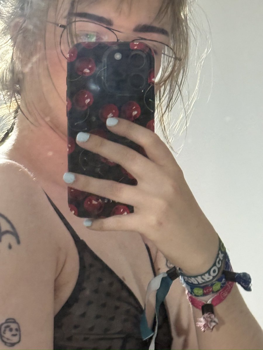 LunaAndTheMoon7's tweet photo. Yes, the mirror’s smudged. Yes, my tits are small. And yes—I’m still hotter than you.
#MTF #TransGirl #BabyTitsBigMood #MirrorSelfie #BratEnergy #HormoneGlowUp #SoftAndSuperior #TooHotToClean https://t.co/qqpE4OH9u3