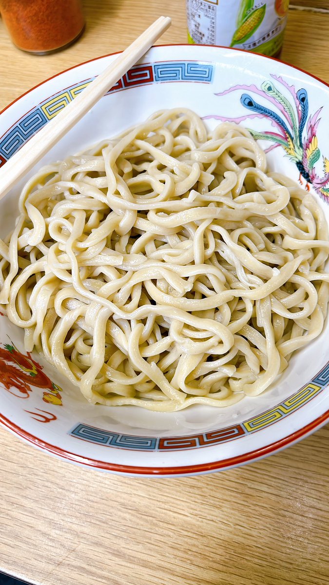 down_under1982's tweet photo. 栃木二郎　つけ麺甘いのうずら

10年ぶりのミブジ
デフォかつけ麺か直前まで悩んで、つけ麺をチョイス。
酸味とスパイスの効いた極ウマ汁に冷たく締められた麺が絡んで箸が止まらないやつ。
ミブジのつけ麺、初めて食べたけど美味すぎるって。
松戸の優しい◯ーさん、ありがとうございました！ https://t.co/FKqGXSatrX