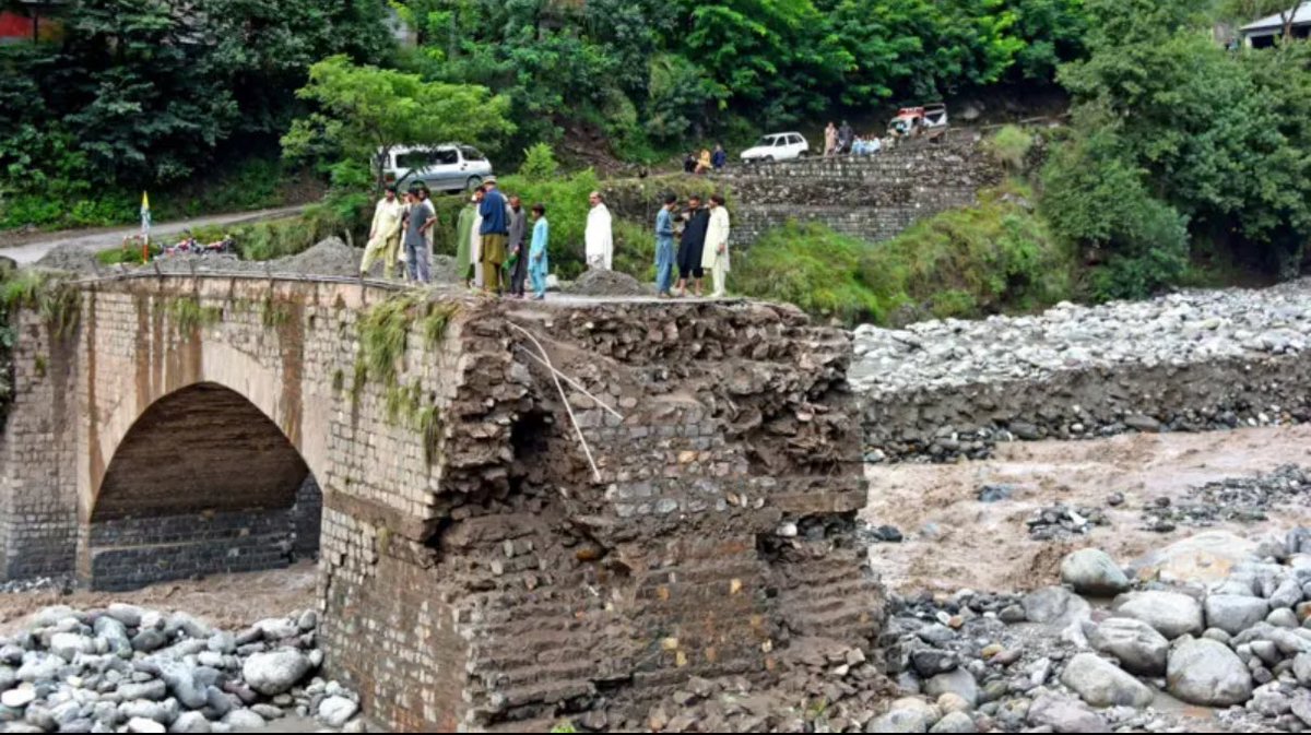 PMLNUKWOMENWING's tweet photo. Deeply saddened by the tragic loss of lives in KPK due to the devastating floods. As Deputy Head of PML-N Women Wing UK, I stand in solidarity with our brothers&amp;sisters in KPK. Our thoughts and prayers are with the affected families. May Allah grant them strength.@MIshaqDar50 https://t.co/Xx0anIKvNY