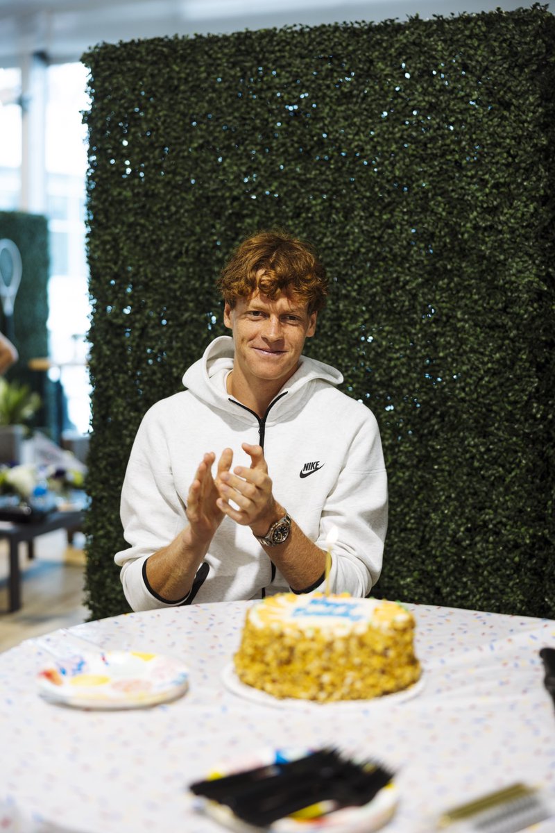 snoopynnik's tweet image. happy birthday @janniksin ❤️