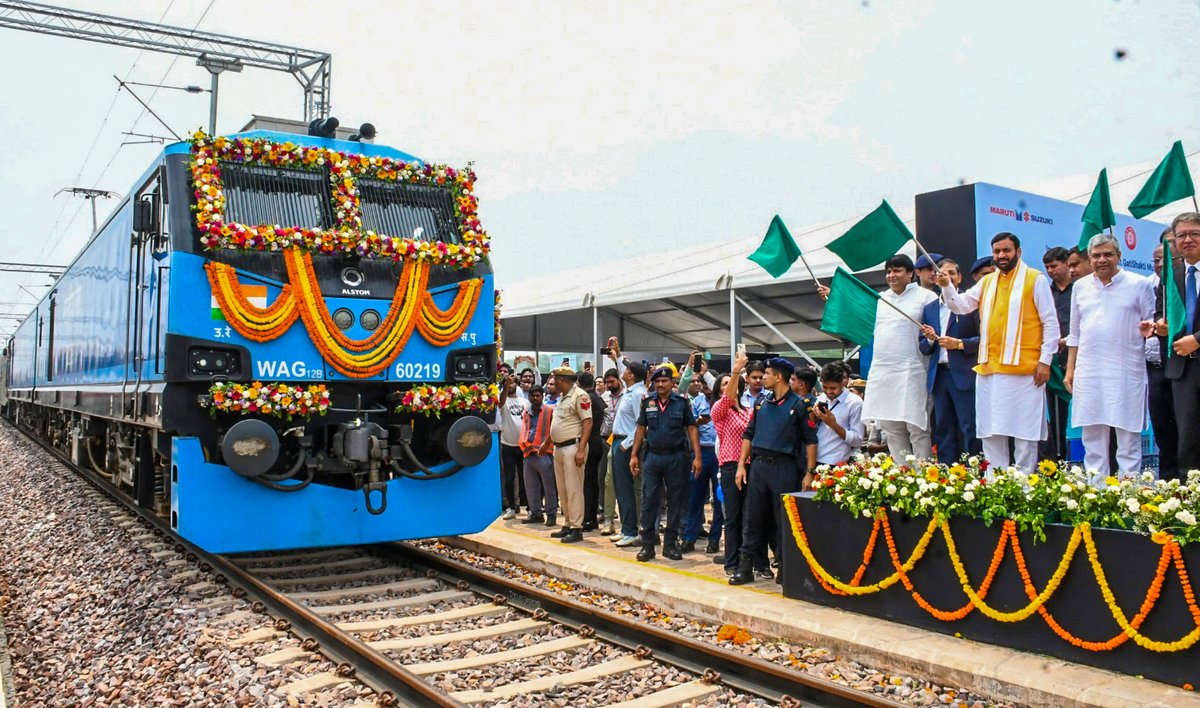 ians_india's tweet image. India’s logistics sector to clock 10.7 pc growth till 2026, create millions of jobs: Centre 

• Several government initiatives like the National Logistics Policy (NLP), PM GatiShakti, GST and Logistics Parks are modernising infrastructure and cutting costs

🔗:…