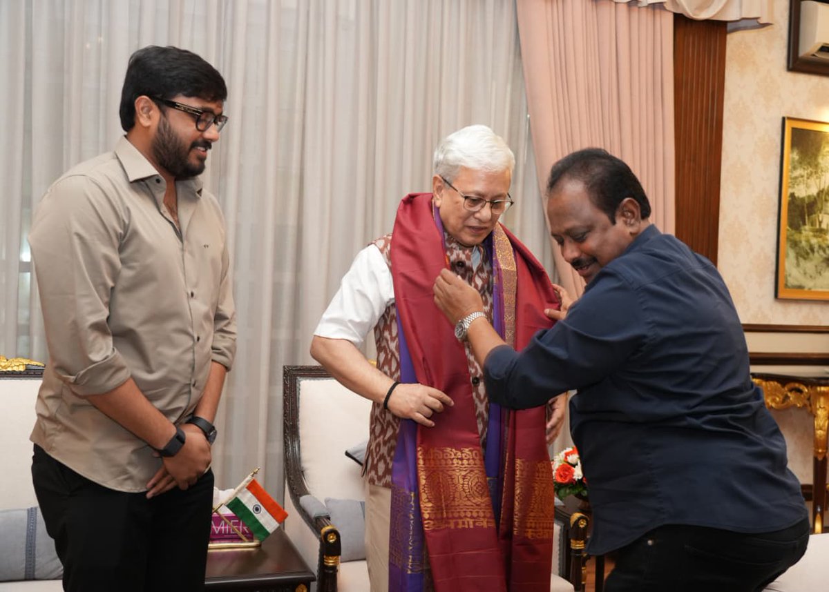 tg_governor's tweet photo. Shri Ramu Madupaduaga , Lorven Group CMD , called on the Hon'ble Governor Shri Jishnu Dev Varma at Raj Bhavan Hyderabad. https://t.co/hyH1uiWnMS