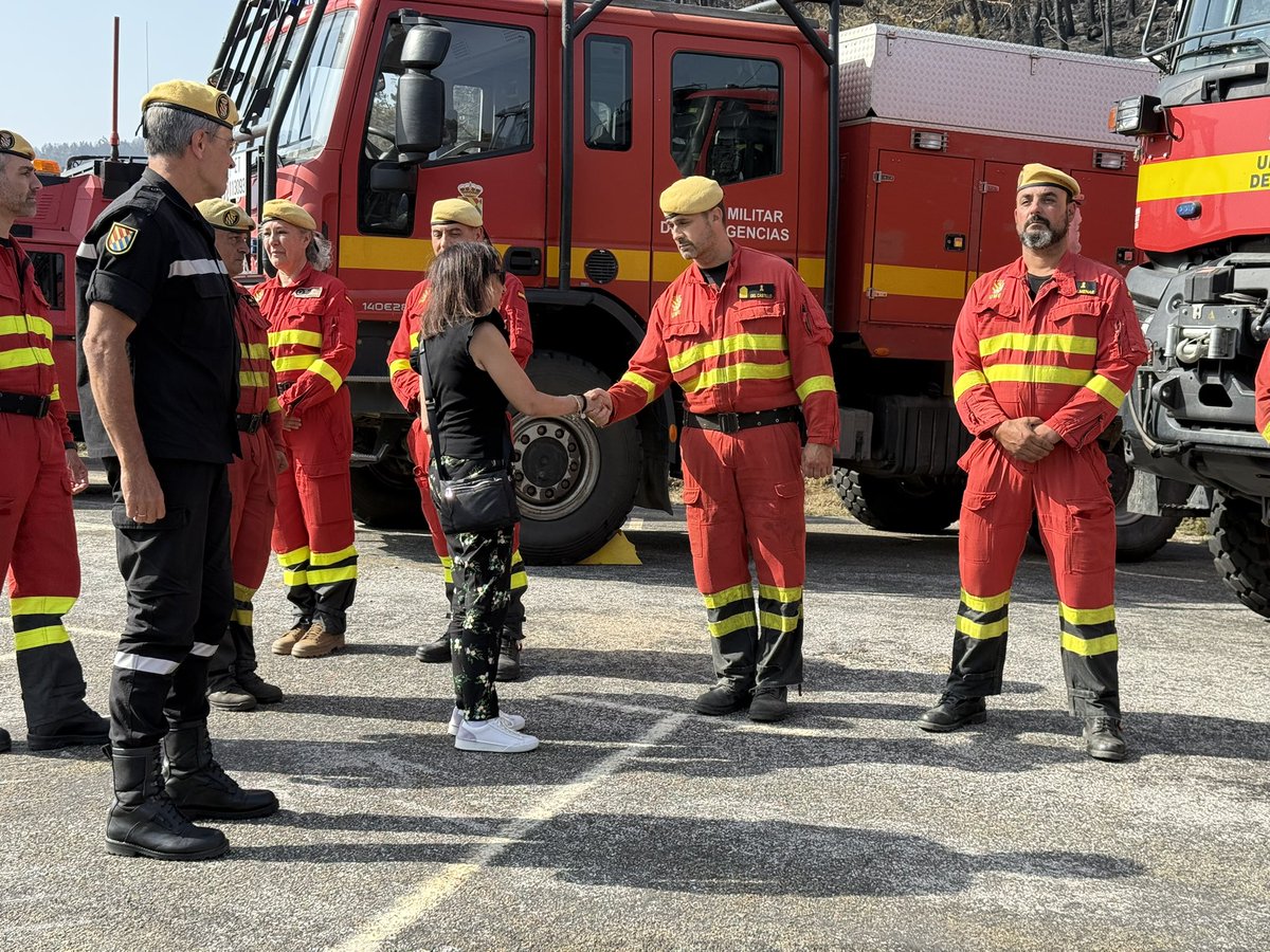 📍Los efectivos de la <a href="/UMEgob/">UME</a> desplegados en Galicia, ejemplo de profesionalidad y entrega que ha permitido poner a salvo a 170 niños de un campamento en Manzaneda (Orense). 

▶️ Esta es una de las misiones, cuyos detalles están ofreciendo a la ministra de Defensa, ya en zona.