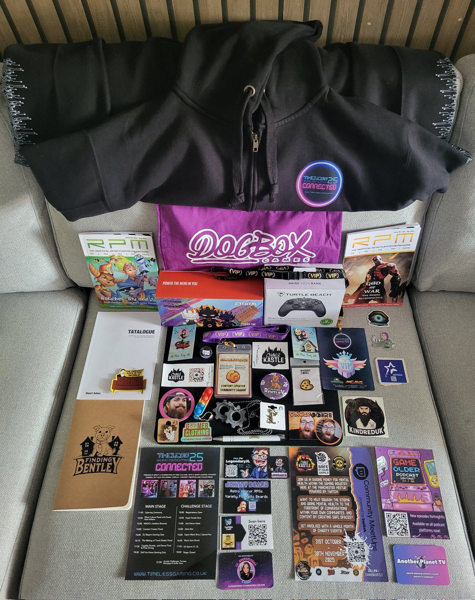 Del_Boy_Guru's tweet photo. Did very well this year at @TimelessGC with some top tier swag from @TheGamerGuide_, my VIP access and from the amazing vendors and their wares ๐ฐ๐
Just wish it was cool enough to wear my official #TimelessGC25 hoodie anytime soon... ๐ฅต๐ฏ
#Swagtastic
#SwagBag
#TheGamerGuide https://t.co/MvkL6DrbXd