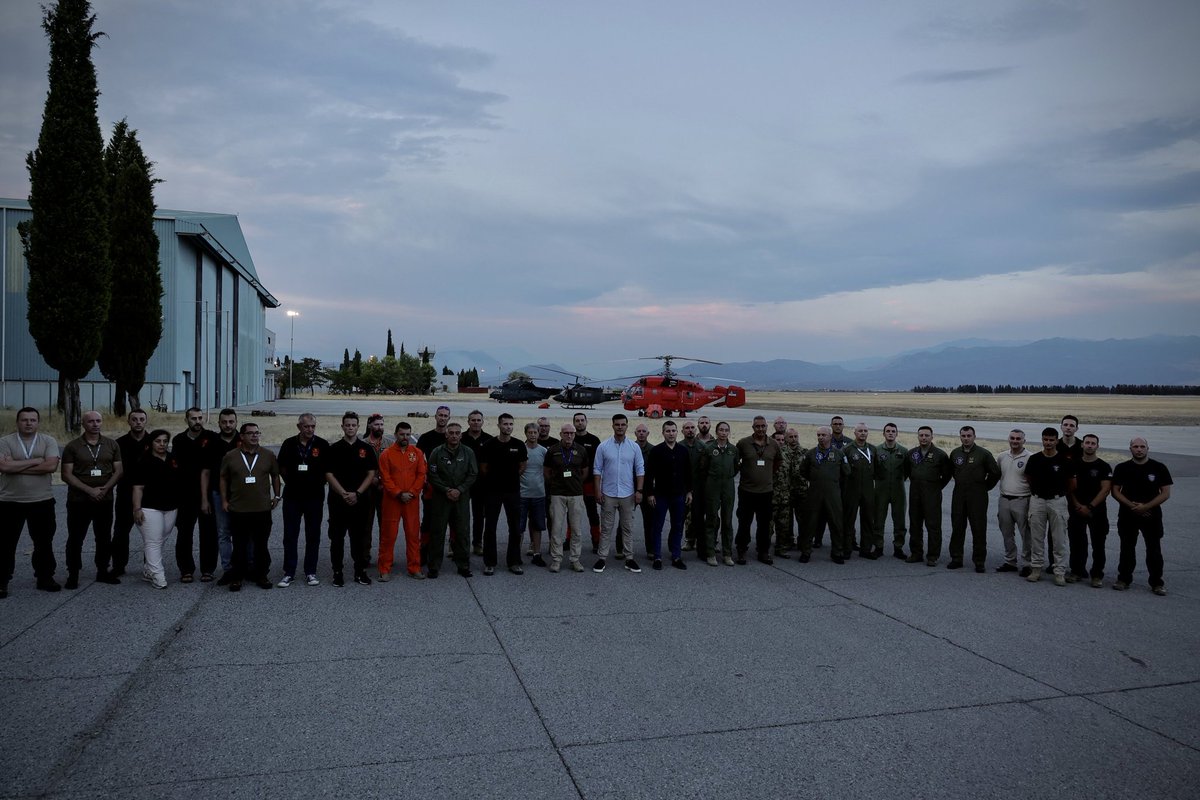📌 Potpredsjednik Vlade za bezbjednost, odbranu, borbu protiv kriminala i unutrašnju politiku Aleksa Bečić i ministar unutrašnjih poslova Danilo Šaranović obišli su domaće i međunarodne posade angažovane u borbi protiv požara.