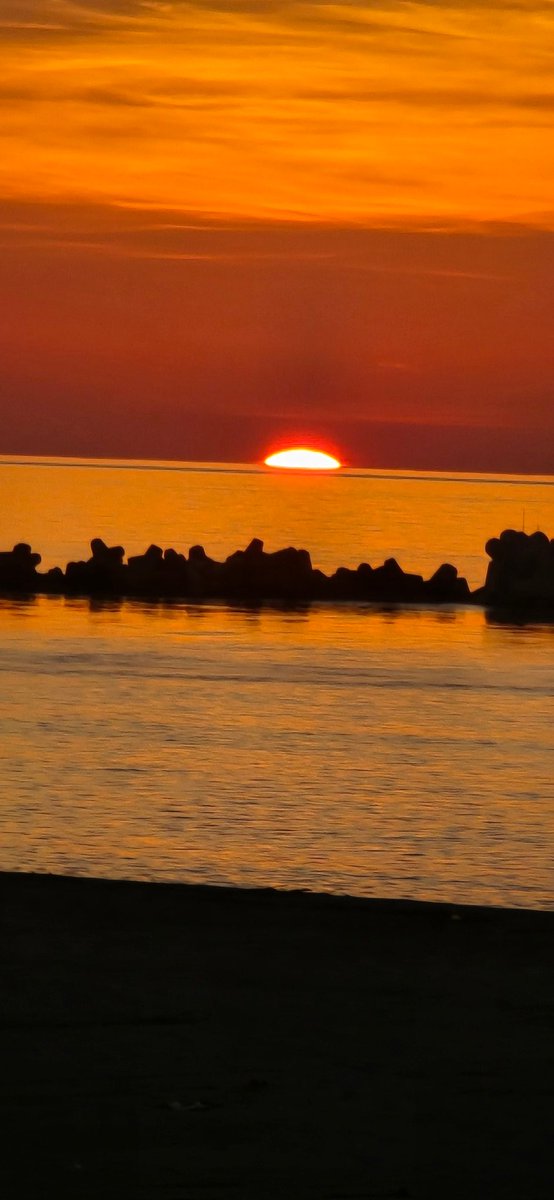日本海🌊に沈む夕日🌇