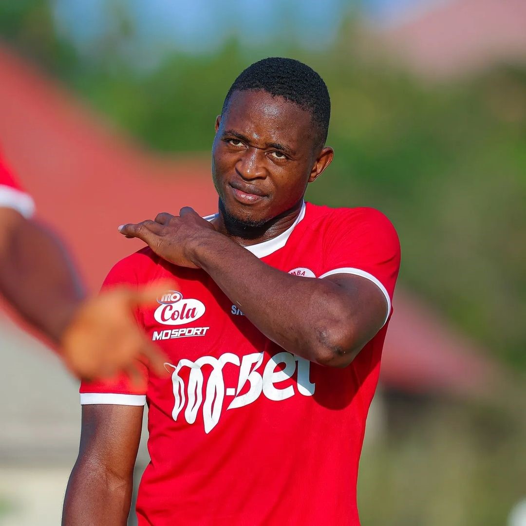 Iamfelixtz's tweet image. 🚨 💣 UPDATES 👇

➡️ Mshambuliaji wa Simba Sc 🇹🇿 Lionel Ateba (26) 🇨🇲 bado hajaaga na hajaondoka kambini Egypt 🇪🇬.

Kwasasa anaendelea na program za timu kama kawaida.

⏳Mchakato wake wa kuondoka Simba bado unafanyiwa kazi ili kubaki na wachezaji 1️⃣2️⃣ wa kigeni.