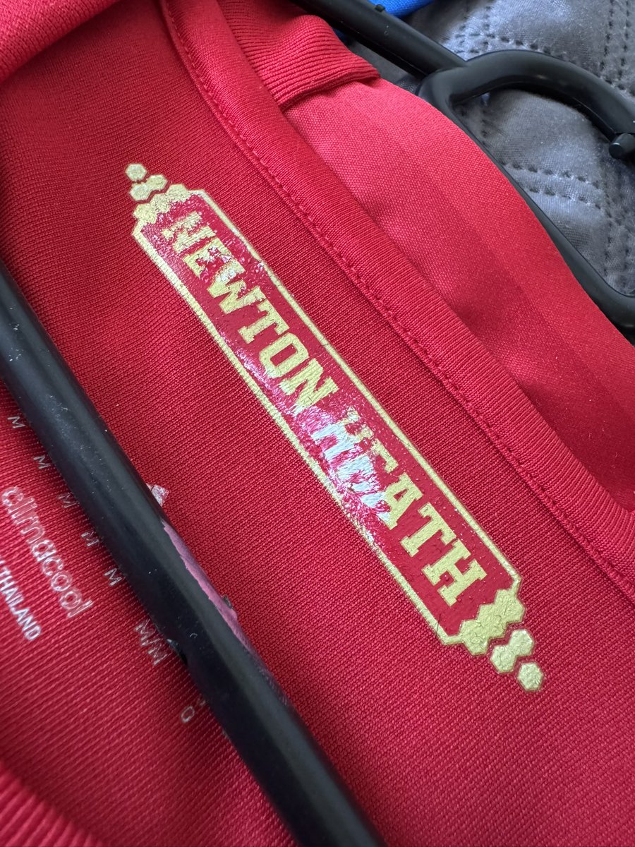 AaronWhite1878's tweet image. Fellow kit collectors, how do you deal with these type of issues? All my shirts are starting to get ruined like this. #kits #kitcommunity #MUFC