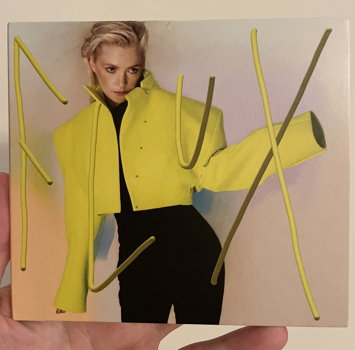 Flux, the new album by Alison Goldfrapp, is wonderful - brimming with upbeat synth pop. Makes me want to use reviewer-y words like ‘effervescent’, ‘ebullient’ and ‘zeitgeist’.
