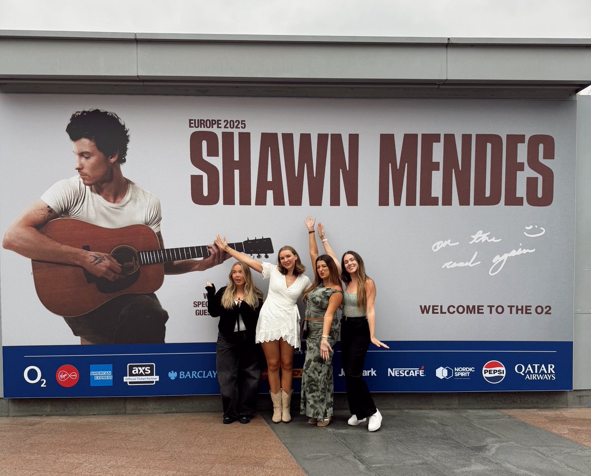a house full of love <333 for our special boy <a href="/ShawnMendes/">Shawn Mendes</a> !!!!! <a href="/ShawnAccess/">ShawnAccess</a> #OnTheRoadAgainLondon