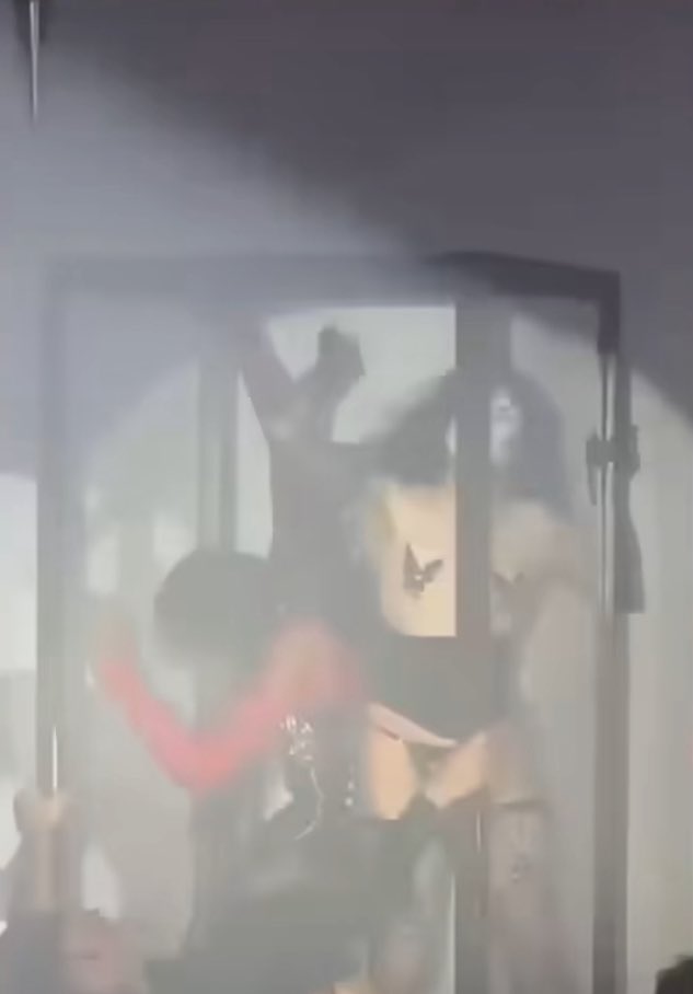 itxchaoticme's tweet image. WTF is happening in Lahore?????