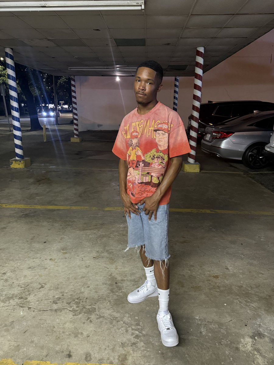 kellyprice. tweet media