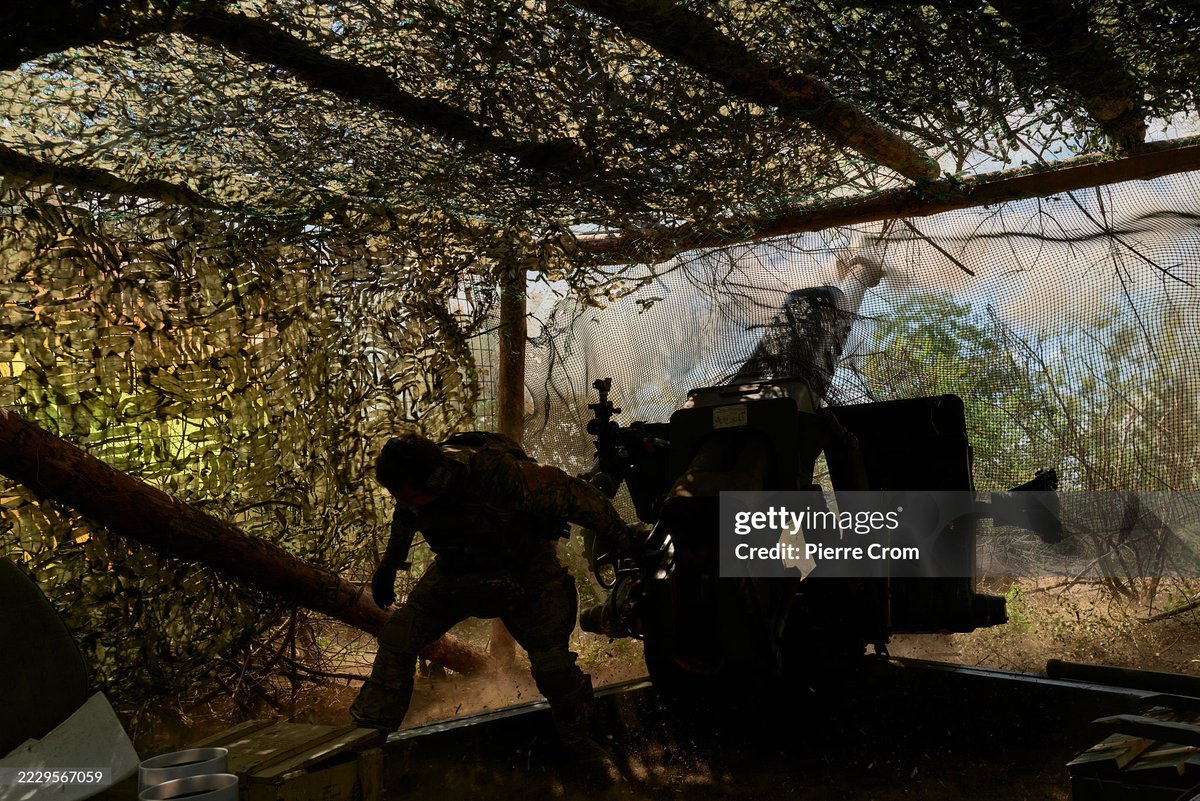 Today on Donetsk’s frontline, Artillerymen of Ukraine's armed forces fire a 122 mm Howitzer 2A18 (D30) at Russian invading troops on August 16, 2025 in the Donetsk Region, #Ukraine

Photo by <a href="/PierreCrom/">Pierre Crom</a> <a href="/GettyImages/">Getty Images</a> 

gettyimages.nl/editorial-imag…

#USA #Russia