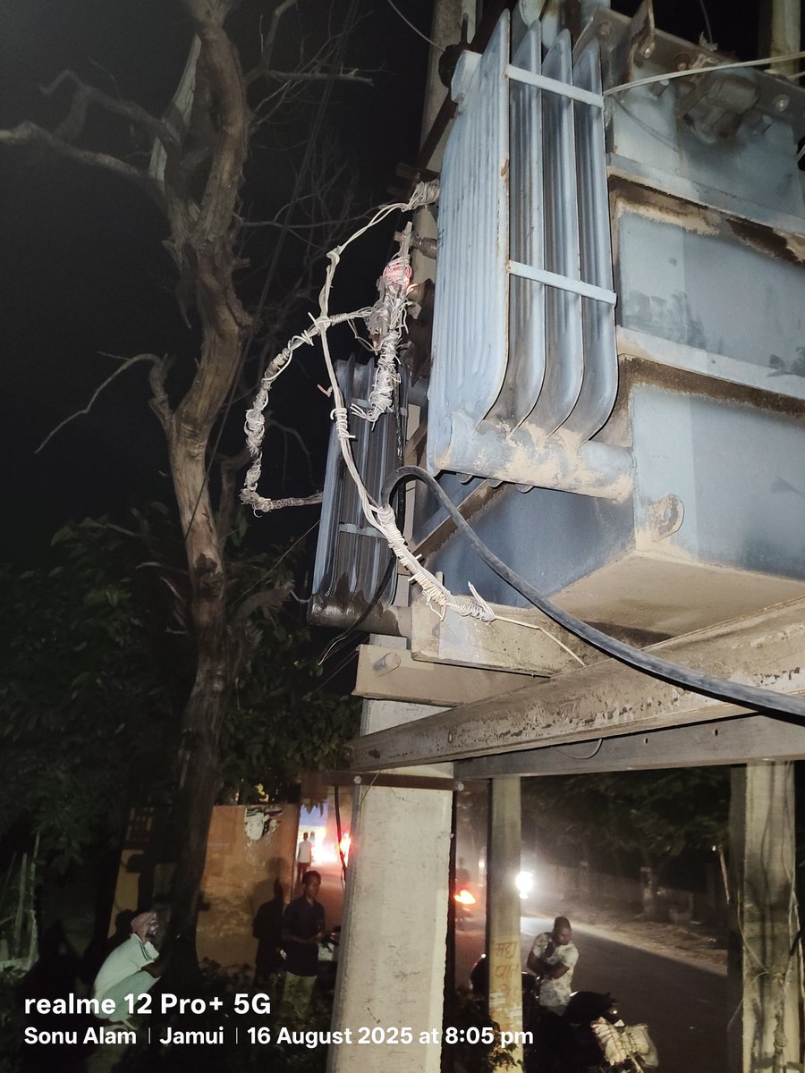 sonualamjamui's tweet photo. @SEVA_SBPDCL @BiharEnergy 
महोदय, जमुई जिला अंतर्गत वार्ड नंबर 26 इस्लामनगर निकट कब्रिस्तान के ट्रांसफार्मर में दिनांक ,14-08-2025 से तेल लीकेज हो रहा है स्थानीय विद्युत कार्यालय में बताने के बाद भी समस्या का समाधान नहीं हो रहा है कृपया इस मामले को देखे। https://t.co/1pUeoZyJb8