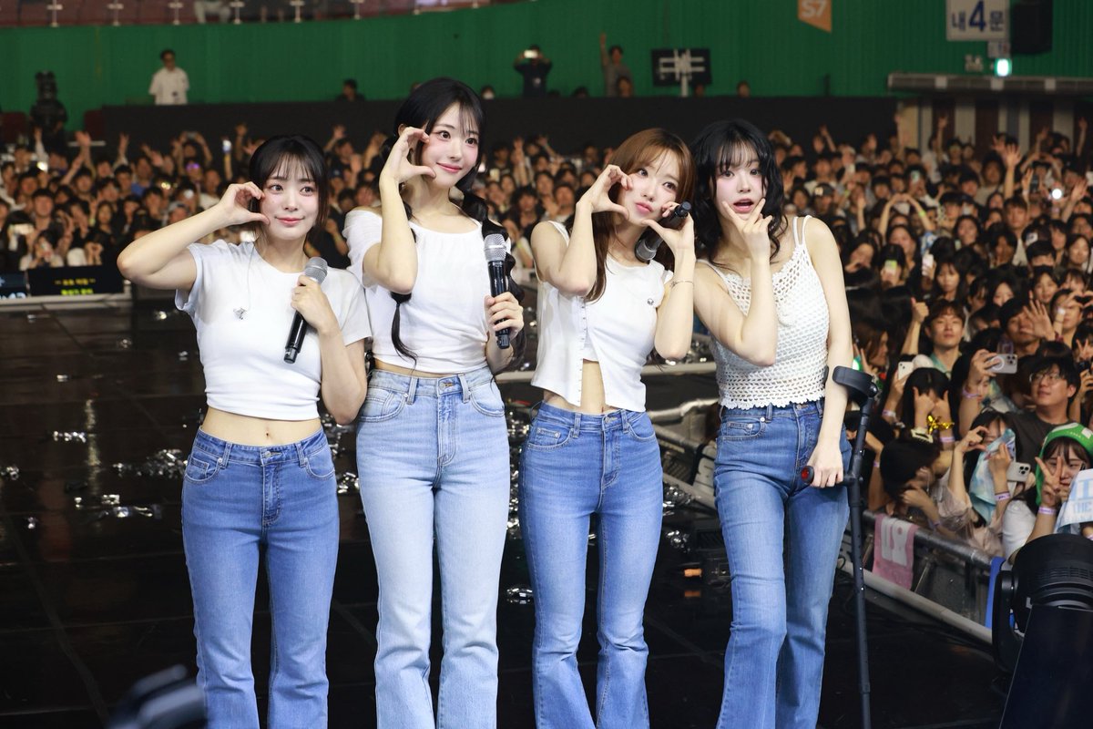 official_QWER's tweet photo. 세븐록프라임 좋아해📢 #QWER https://t.co/Fw96nZMdyY