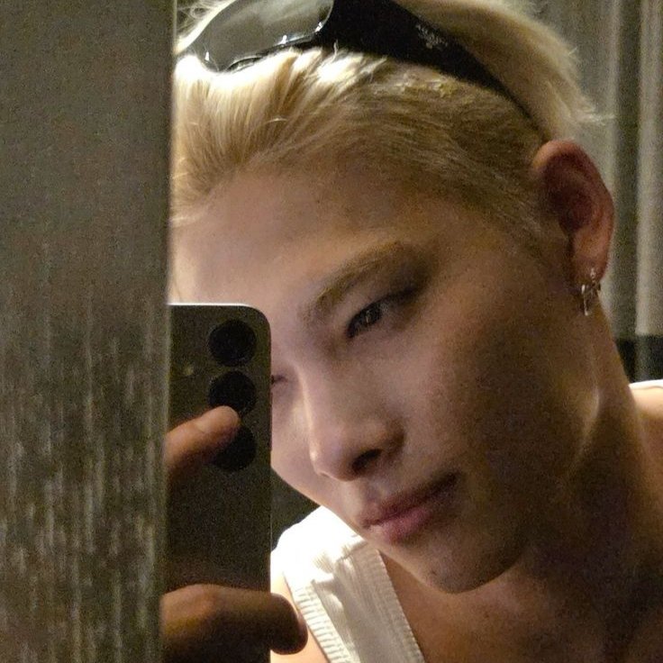 tutorial 🔞

Wala sa isip ni Niki na si Jaehyun ang magtuturo sa kanya ng mga bagay na hindi niya pa nagagawa. Pero ano nga ba ang itinuturo niya sa binata? May halong sakit o sarap ba?