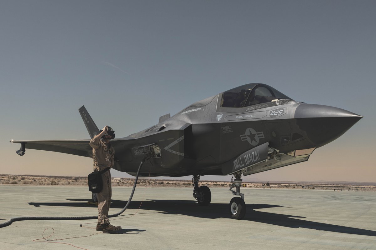 USMC's tweet image. #Marines with @3rdmaw prepare to refuel an F-35B Lightning ll assigned to VMFA 225 during a Forward Arming and Refueling Point (FARP) at @MCAGCC29Palms. 

The FARP extends the operational range of a military aircraft, enabling them to remain engaged in combat or support