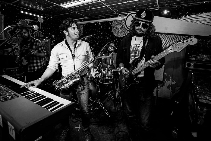 🎹✨ Funk, soul, and rock ’n’ roll collide tonight at Kings! Nik Parr &amp; The Selfless Lovers are rolling in from Austin, TX with piano-driven grooves you can’t sit still to 🎶🔥 

Showtime 8:30
#piano #rocknroll #nikparr #theselflesslovers #kingslivemusic

facebook.com/theselflesslov…