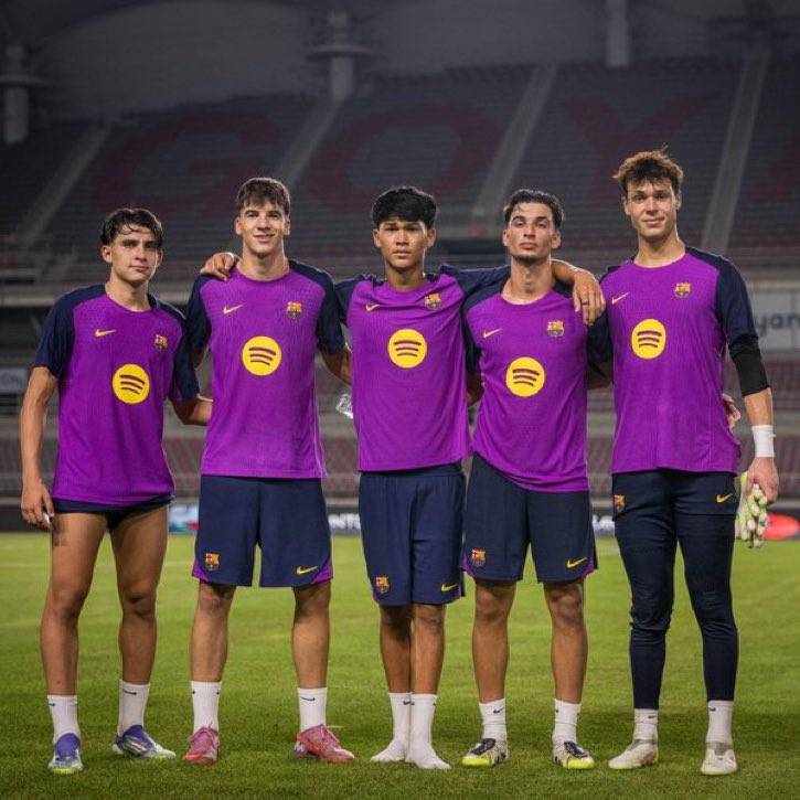 BarcaTimes's tweet photo. Which one of these youngsters do you think could have some minutes tonight? #fcblive 🤔 https://t.co/JBKcEpwHuJ