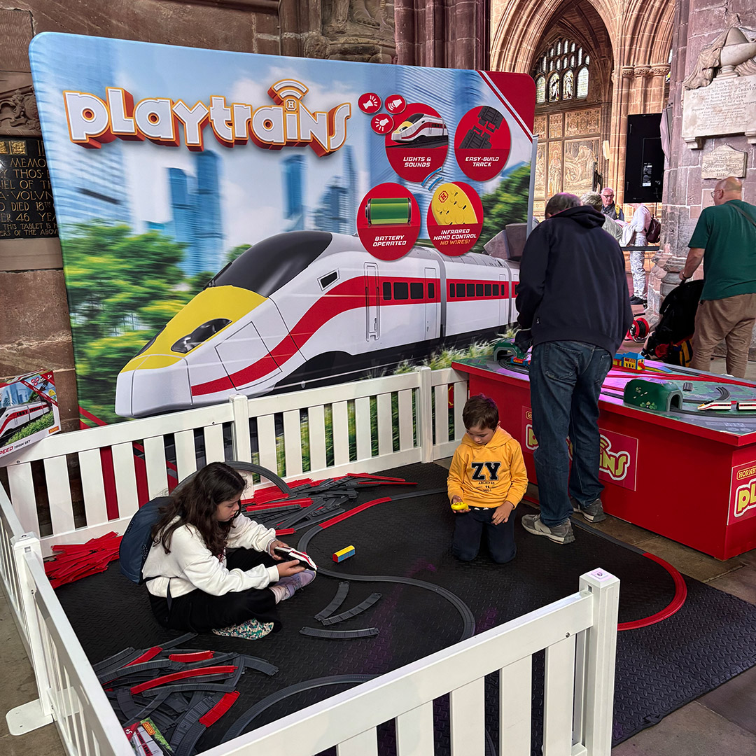 ON NOW! Don't miss your chance to join Pete Waterman OBE and his Railnuts team at Chester Cathedral with another year of Making Tracks!

👉bit.ly/3MgreQG 

#Hornby